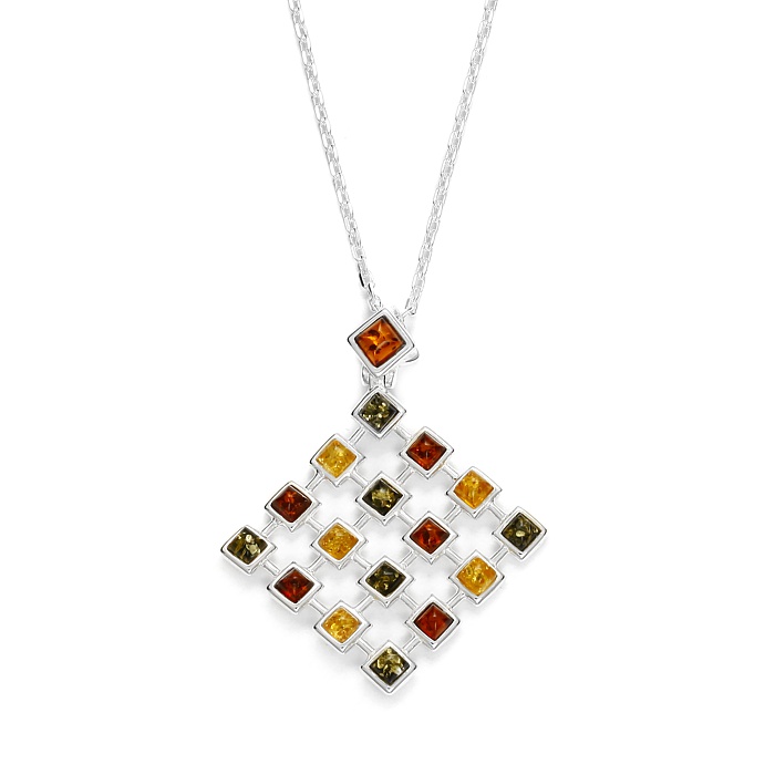 Très jolie collier carré ambre multicolore sur argent 925/1000.
